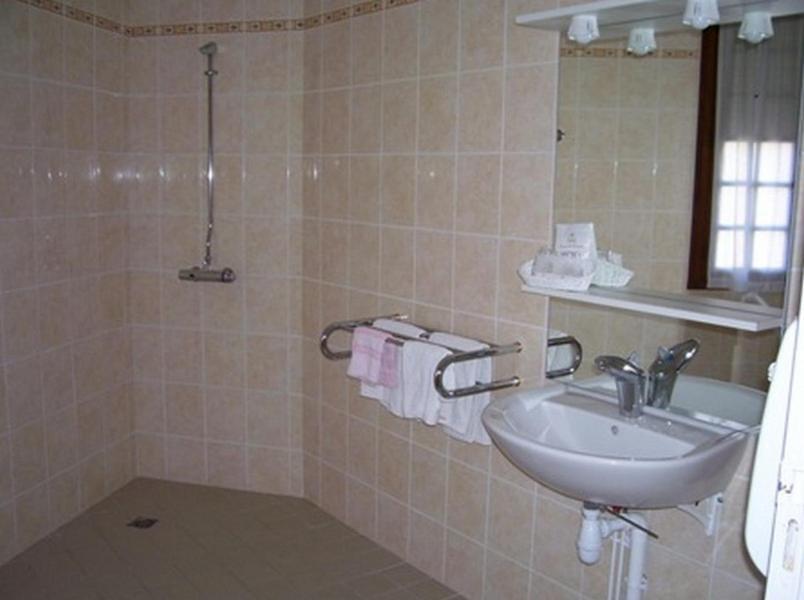 Hotel De L'Agriculture Decize Habitación foto