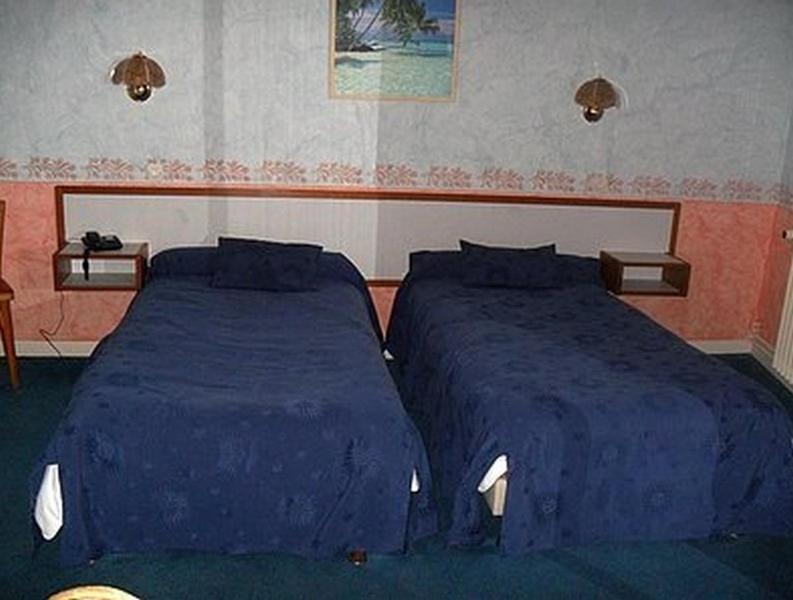 Hotel De L'Agriculture Decize Habitación foto